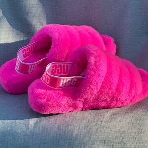 UGG Pink Fluffy Slippers Size 8 Open Toe Elastic Banded Heel - New